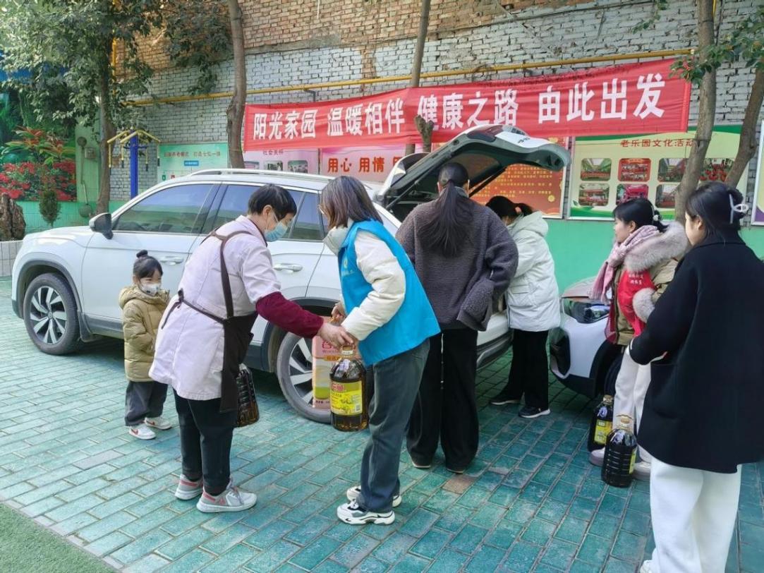 情滿敬老 孝潤(rùn)童年——幼兒園與養(yǎng)老院的溫馨邂逅