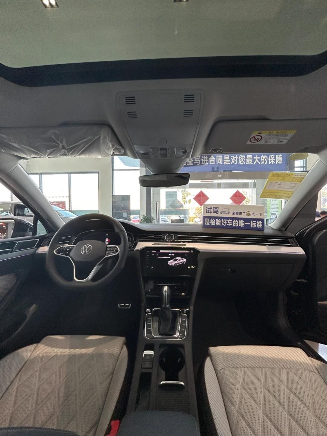 探店實測邁騰眾享款 280TSI 豪華型:配置拉滿價格卻如此親民