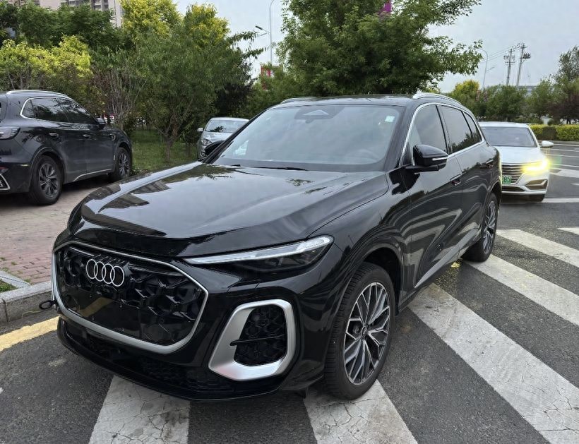 新一代奧迪Q5L街頭現身,尺寸升級,搭第五代EA888發動機+華為ADS