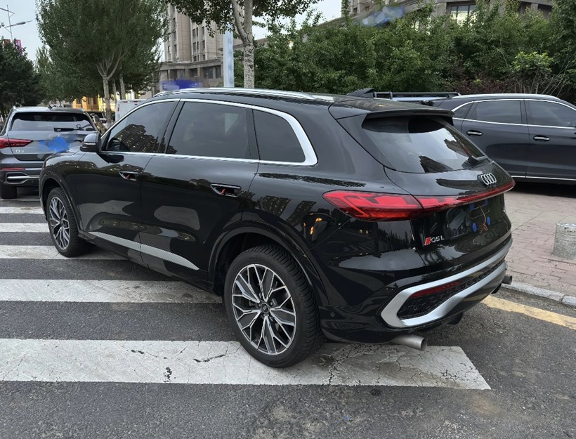 新一代奧迪Q5L街頭現身,尺寸升級,搭第五代EA888發動機+華為ADS