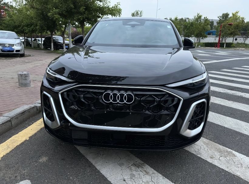 新一代奧迪Q5L街頭現身,尺寸升級,搭第五代EA888發動機+華為ADS