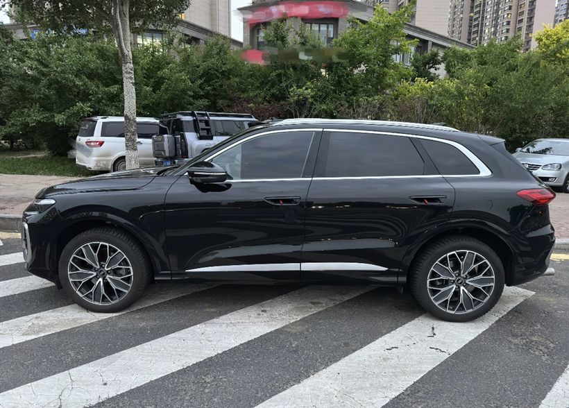 新一代奧迪Q5L街頭現身,尺寸升級,搭第五代EA888發動機+華為ADS
