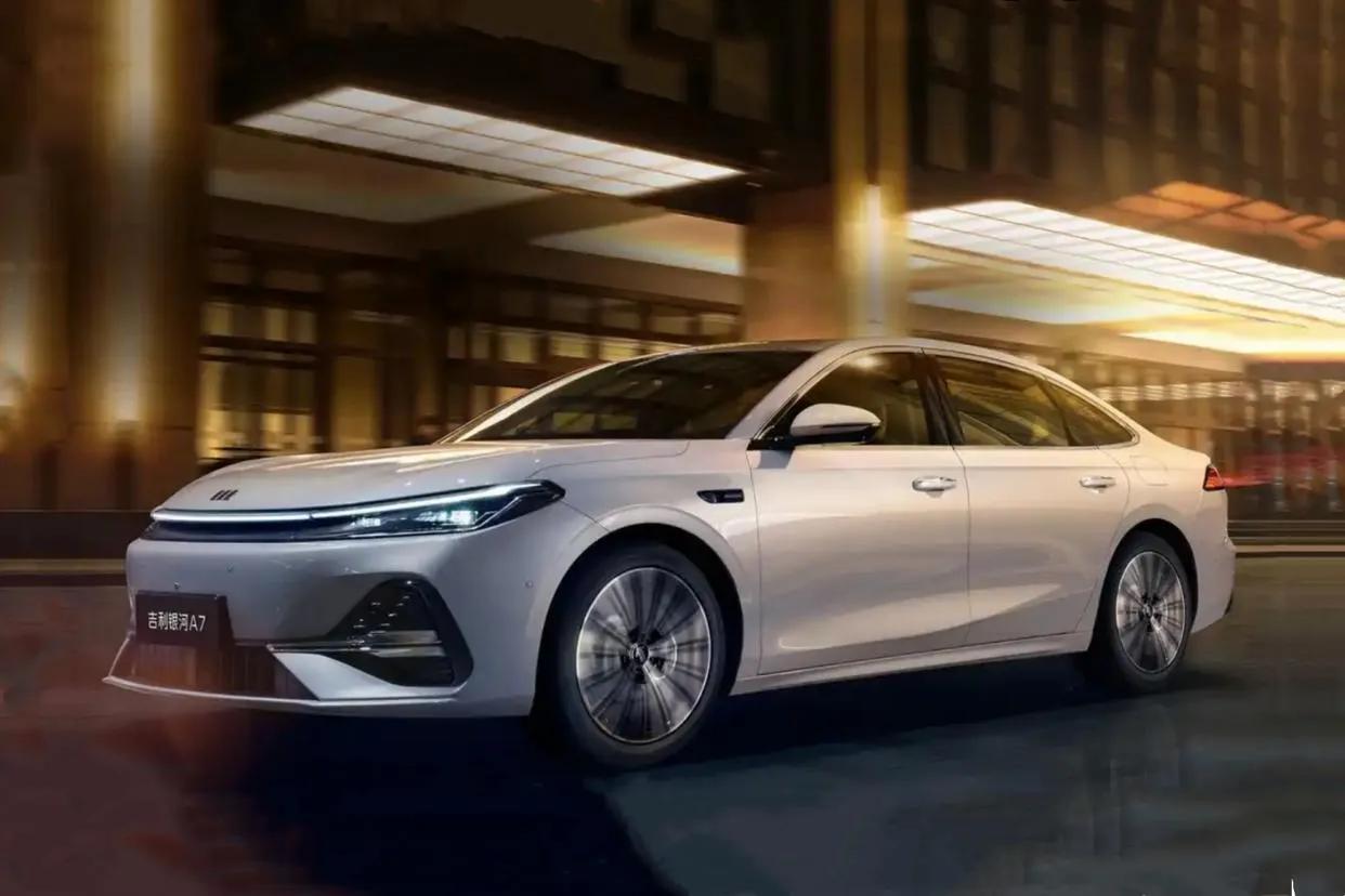 吉利銀河A7實車解析:續航2100公里新對手登場