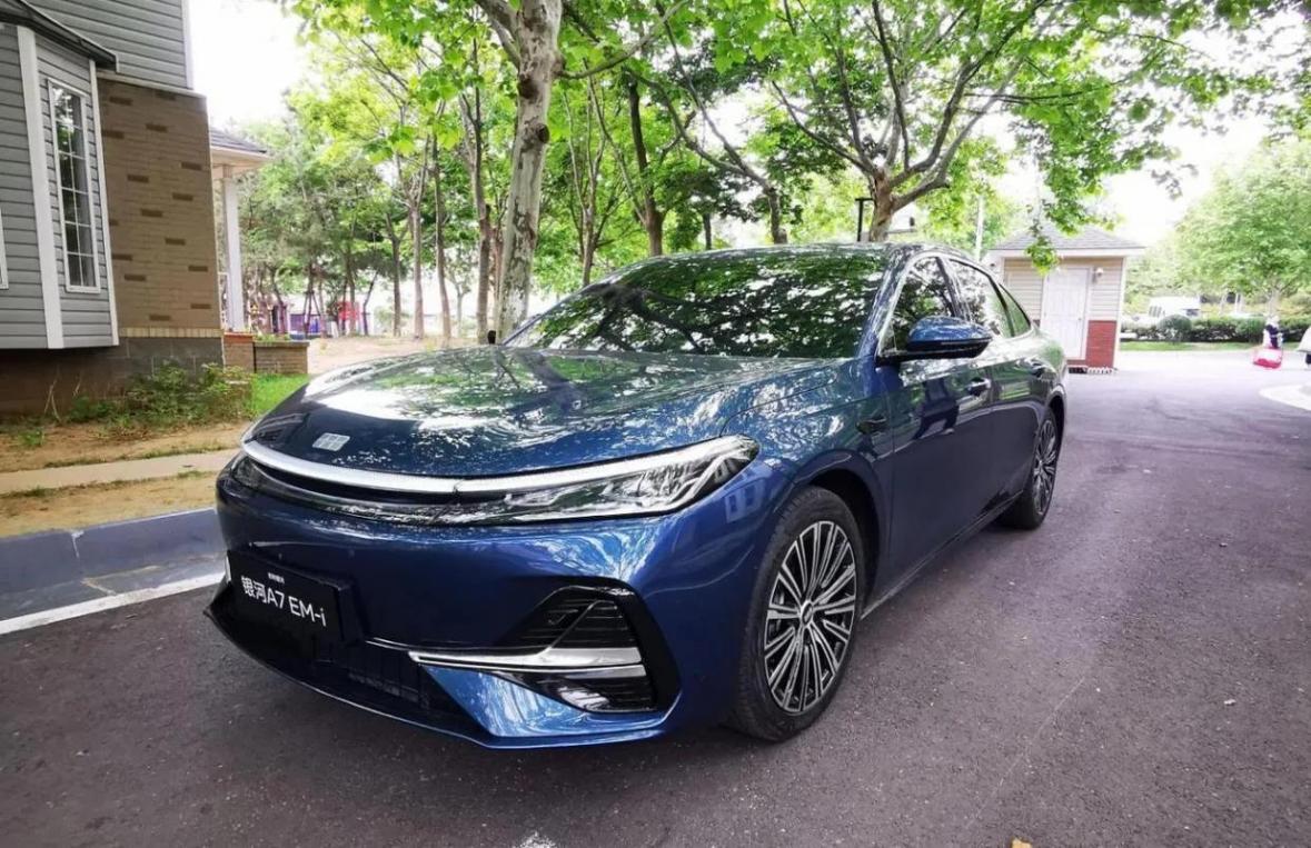 吉利銀河A7實車解析:續航2100公里新對手登場